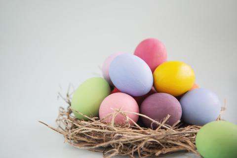 Βάψιμο αυγών με χρώματα ζαχαροπλαστικής | alevri.com